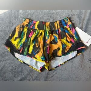 Lululemon Hotty Hot Short II *2.5" Size 6